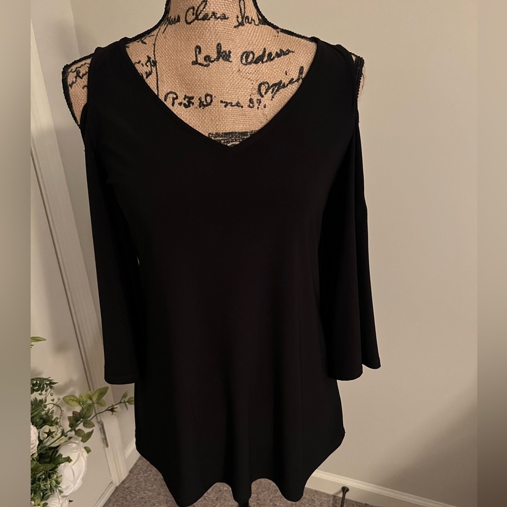 Coco Bianco cold shoulder black top size small